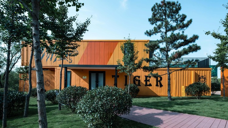 Campings construidos con contenedores marítimos: una solución modular para bungalows y glampings