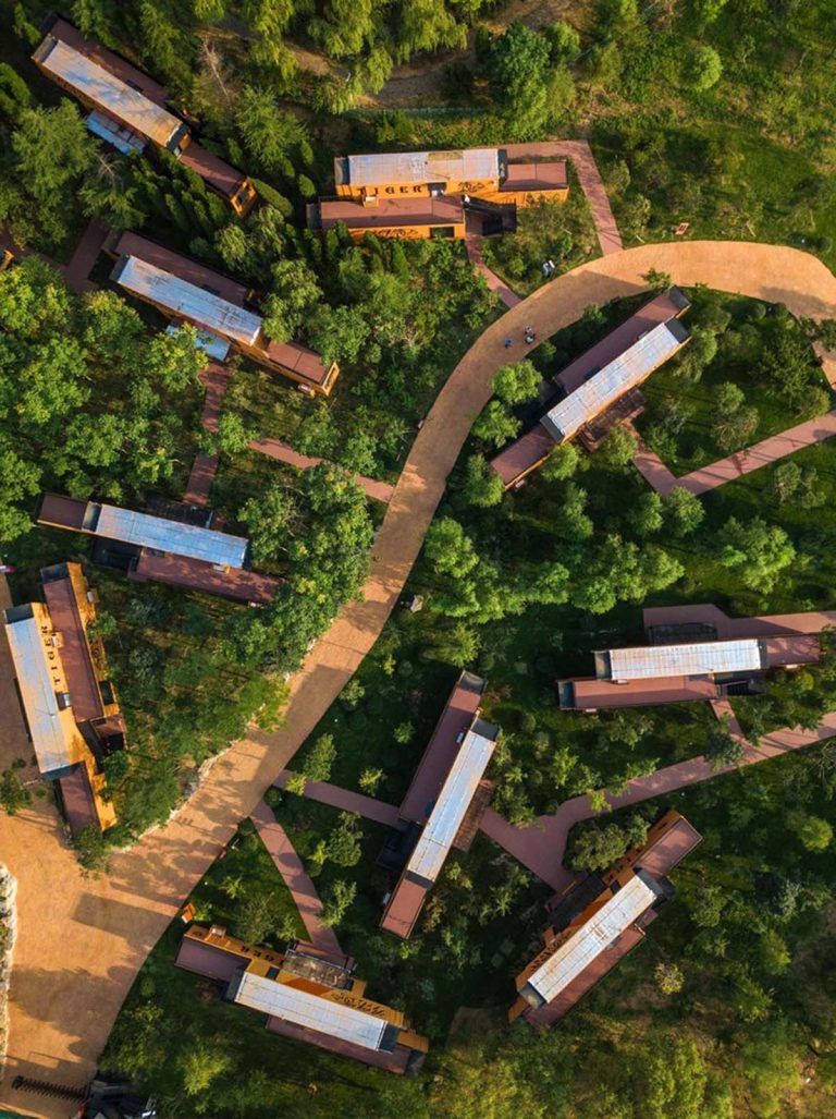 Campings construidos con contenedores marítimos: una solución modular para bungalows y glampings