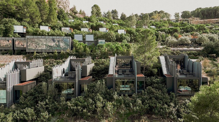 Campings construidos con contenedores marítimos: una solución modular para bungalows y glampings